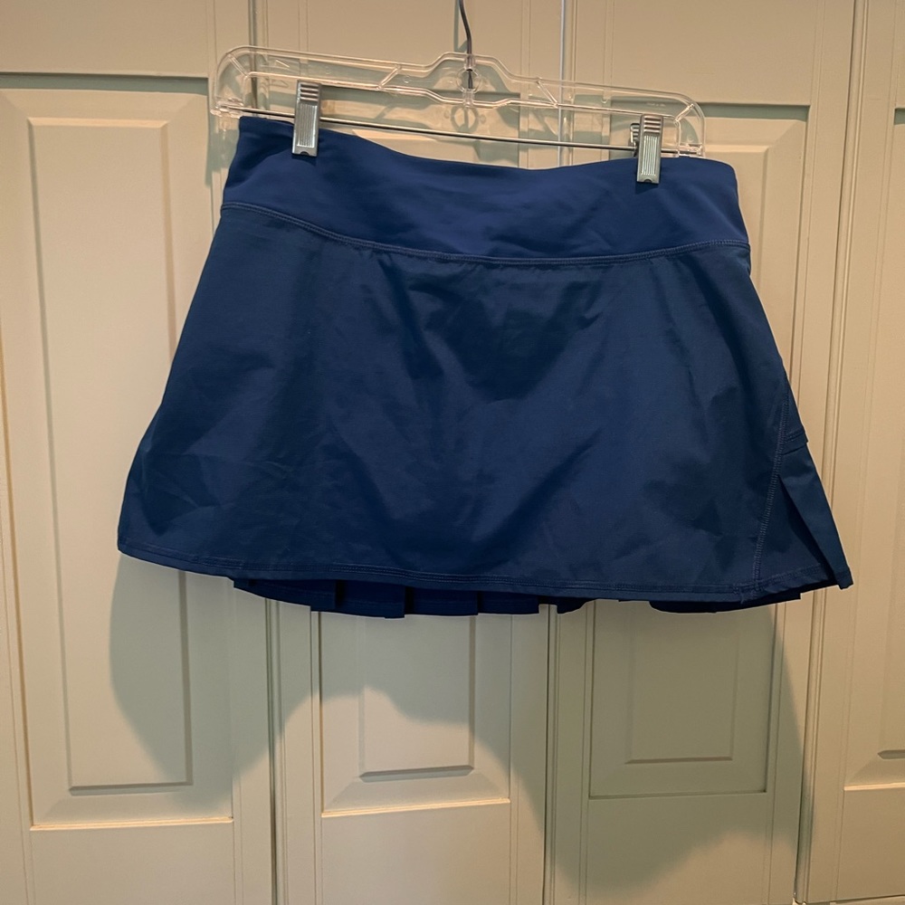 LULULEMON SKIRT SIZE 6